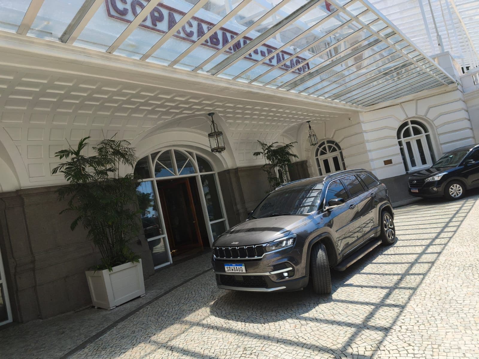 SUV de luxo CTF TOUR no Copacabana Palace