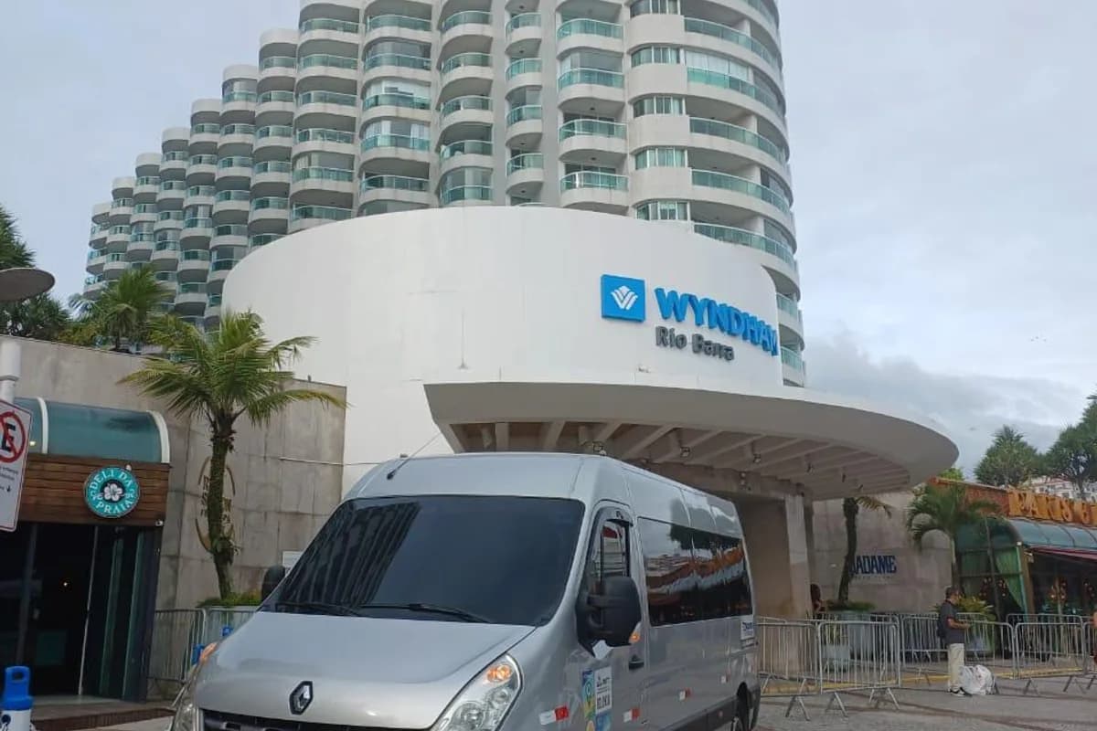 18-Seat Executive Van